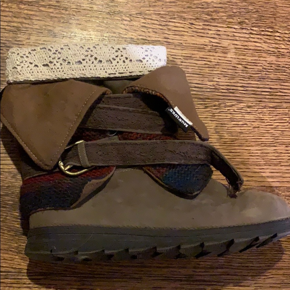 Muk Luks boots barely worn size 8